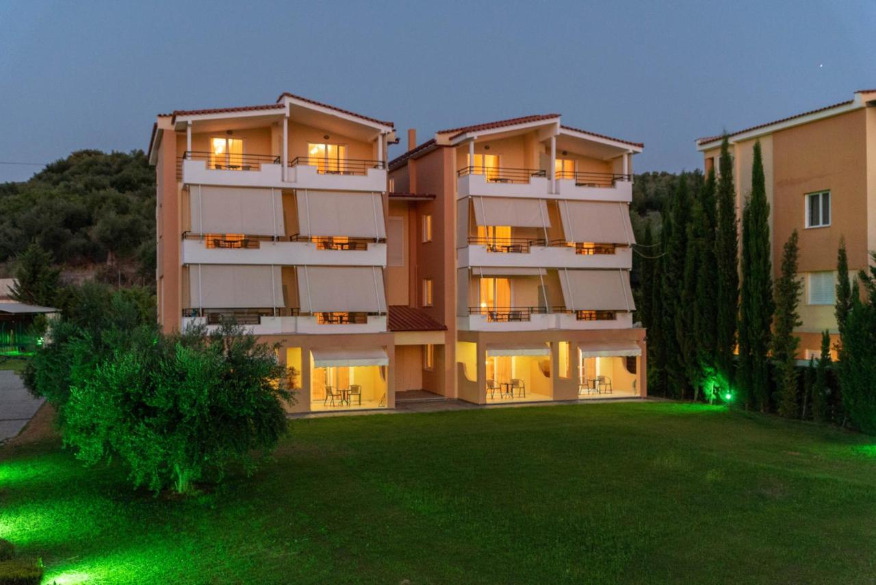 Anilio Plaza Aparthotel Zacharo Bagian luar foto