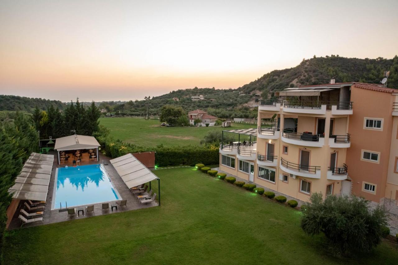 Anilio Plaza Aparthotel Zacharo Bagian luar foto