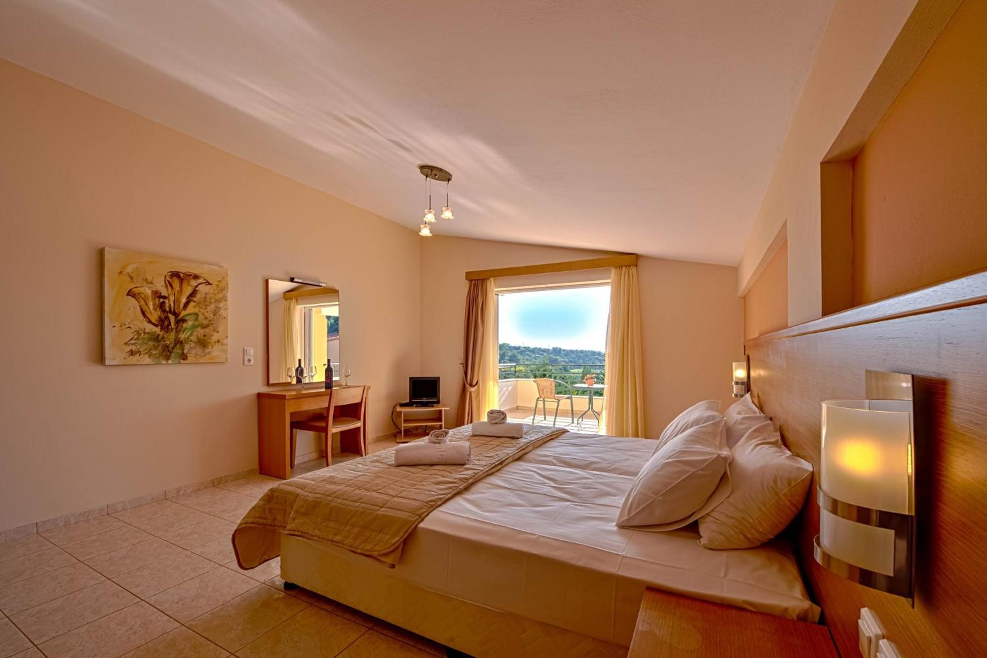 Anilio Plaza Aparthotel Zacharo Ruang foto