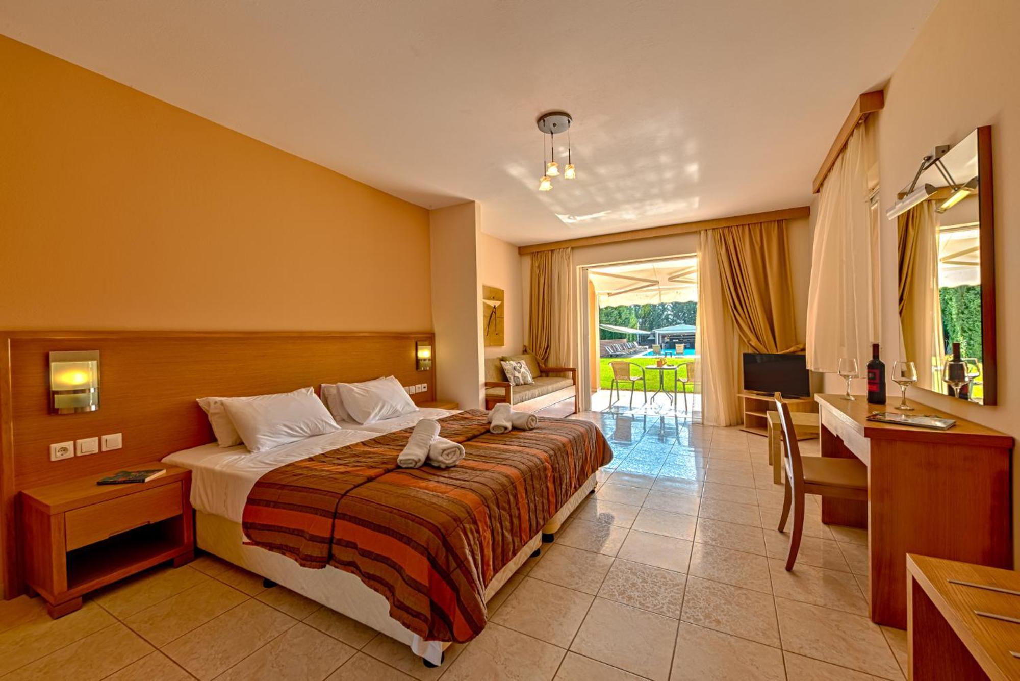 Anilio Plaza Aparthotel Zacharo Ruang foto