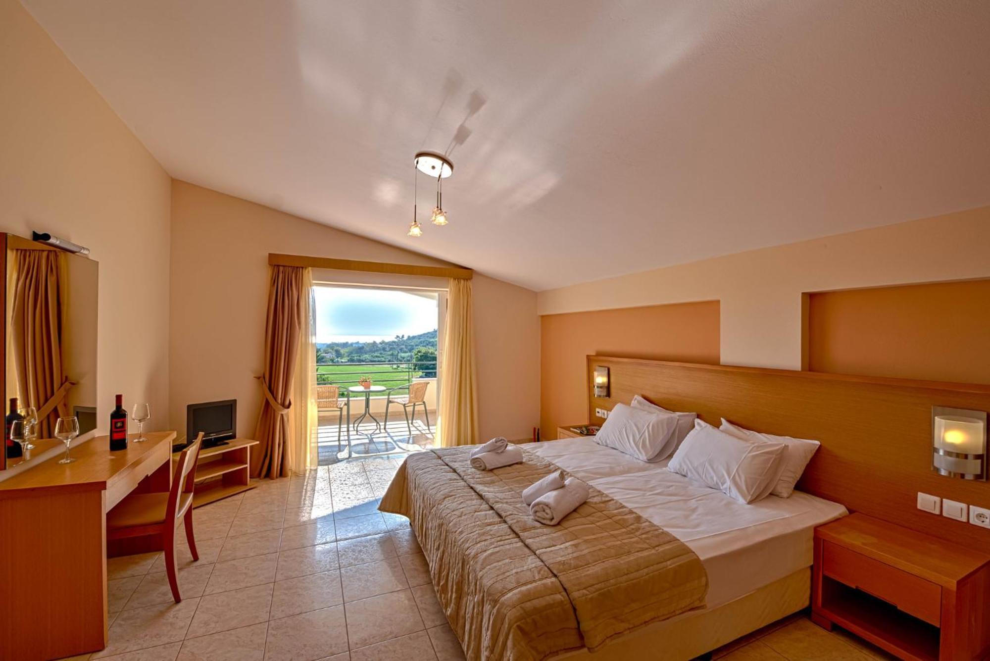 Anilio Plaza Aparthotel Zacharo Ruang foto